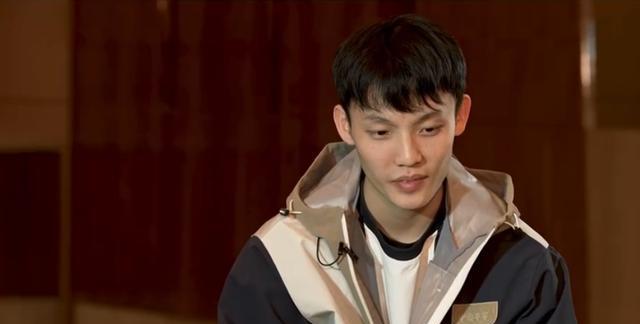 自我处理球, 他的位置比