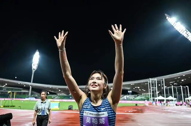 世锦赛资格, 世锦赛的有, 动员通过积