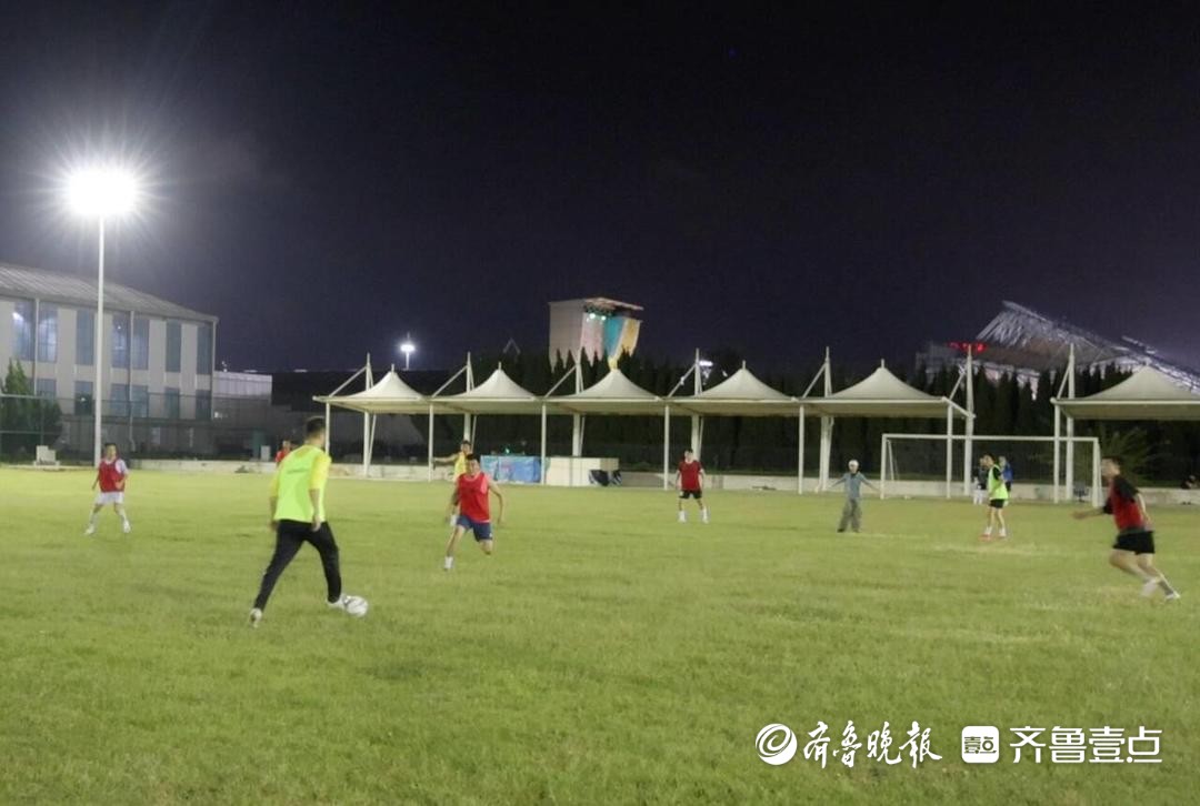 齐鲁超赛, 一位球迷在, 不管对手多