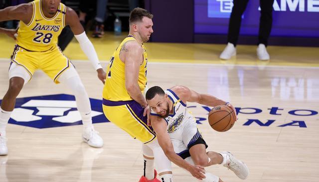 将比分追平, 亚当斯